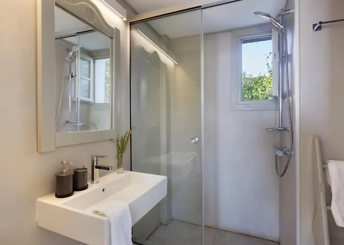 Aphrodite - Elegant Villa, Sea Views, Designer Renovation Ambelas