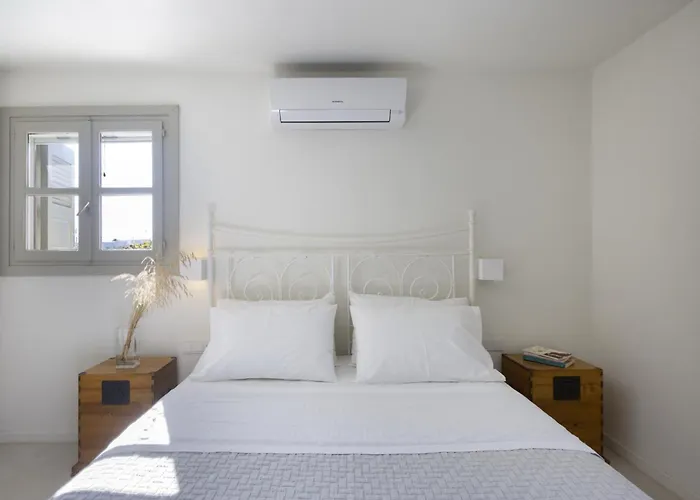 Vila Aphrodite - Elegant Villa, Sea Views, Designer Renovation