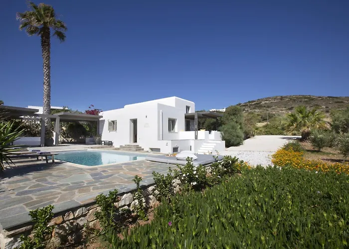 Aphrodite - Elegant Villa, Sea Views, Designer Renovation Vila *