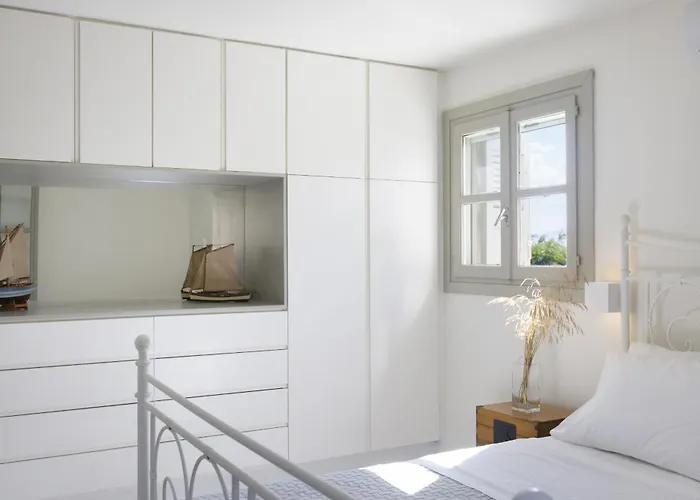 Vila Aphrodite - Elegant Villa, Sea Views, Designer Renovation *