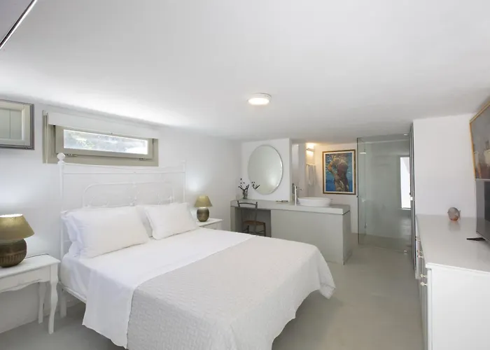 Aphrodite - Elegant Villa, Sea Views, Designer Renovation Vila