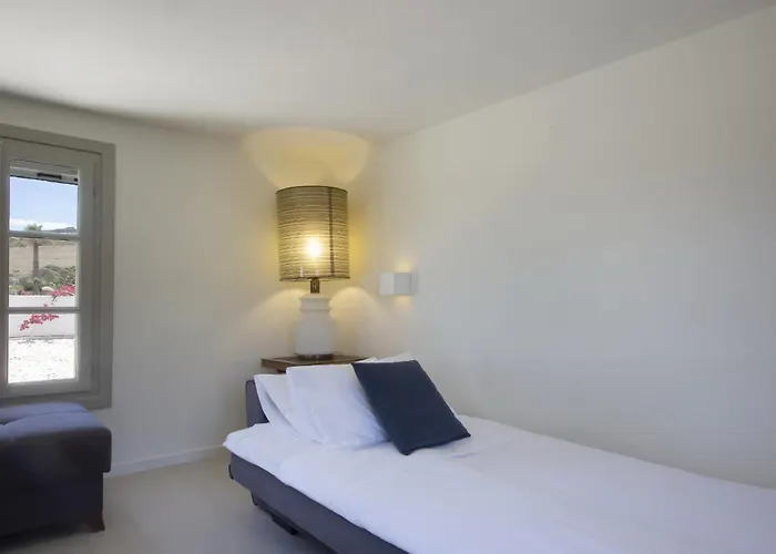 Vila Aphrodite - Elegant Villa, Sea Views, Designer Renovation