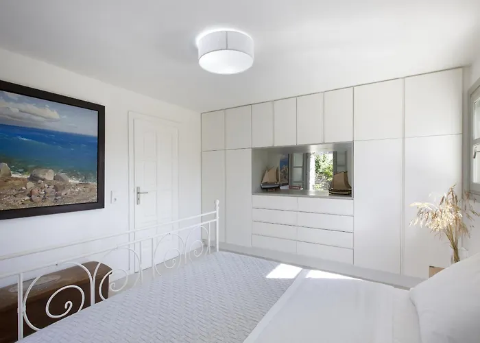 Vila Aphrodite - Elegant Villa, Sea Views, Designer Renovation