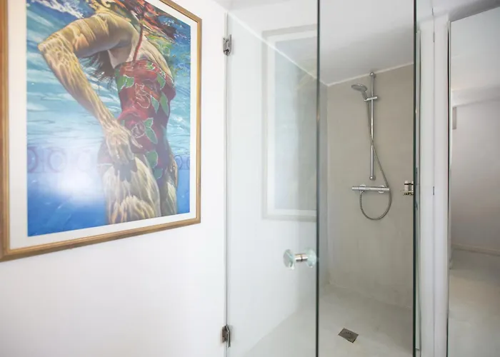 Vila Aphrodite - Elegant Villa, Sea Views, Designer Renovation *