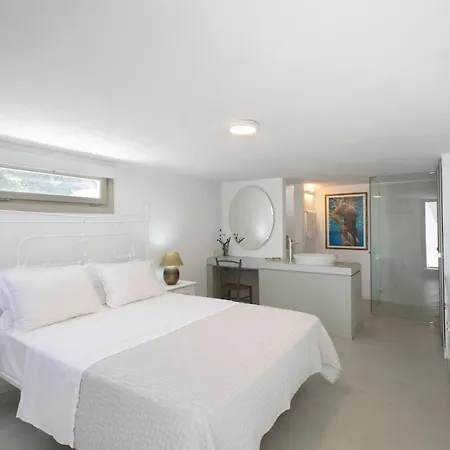 Villa Aphrodite - Elegant Villa, Sea Views, Designer Renovation Ambelas