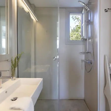 Aphrodite - Elegant Villa, Sea Views, Designer Renovation Αμπελάς