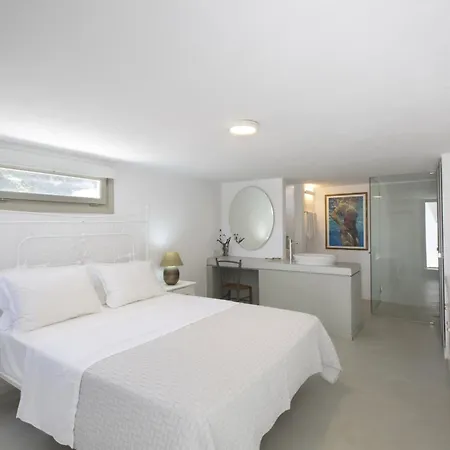 Aphrodite - Elegant Villa, Sea Views, Designer Renovation Βίλα