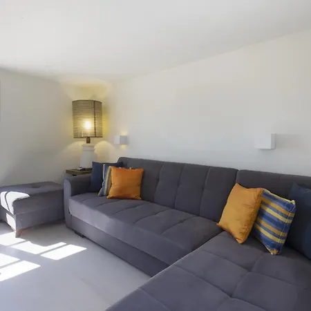 Aphrodite - Elegant Villa, Sea Views, Designer Renovation Βίλα Αμπελάς