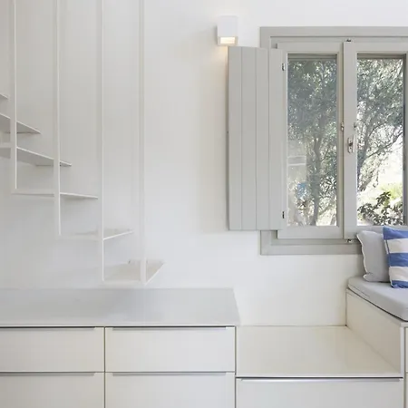Aphrodite - Elegant Villa, Sea Views, Designer Renovation Βίλα Αμπελάς