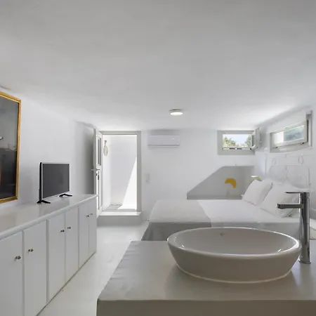 Aphrodite - Elegant Villa, Sea Views, Designer Renovation * Αμπελάς