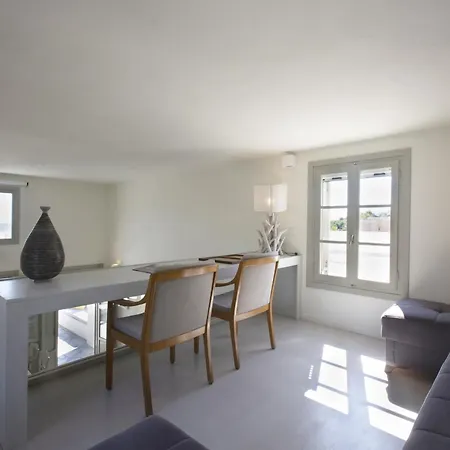 Aphrodite - Elegant Villa, Sea Views, Designer Renovation Αμπελάς